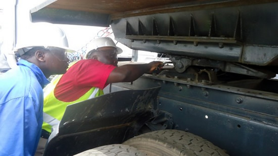 6. Checking turntable pin and 'dryness'